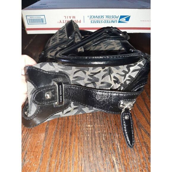 Michael Kors Black Tan Signature Logo Bag Purse Handbag  Medium Size Top Handle - Picture 8 of 11